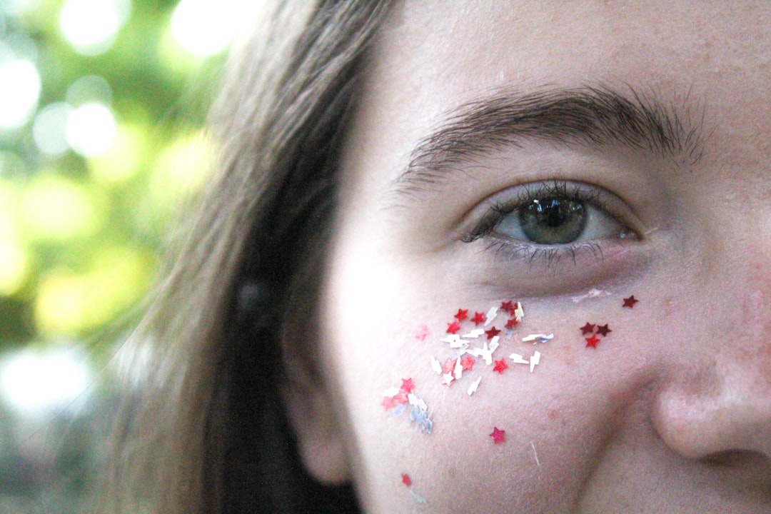 closeup photo of woman's eye