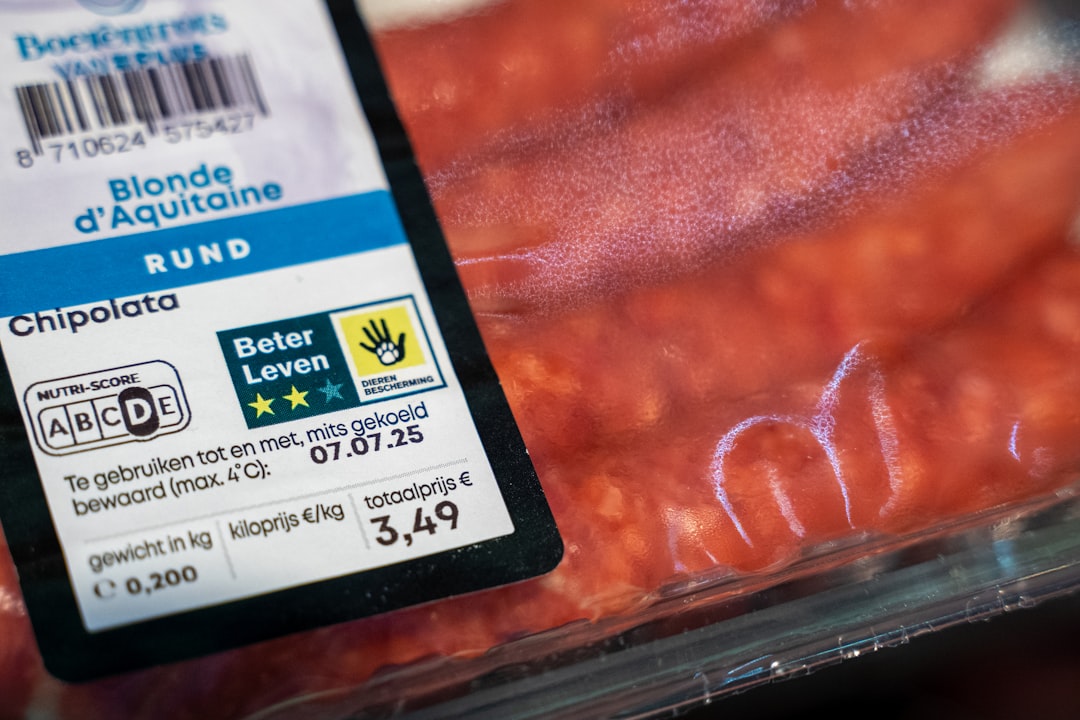Dutch food label on beef chipolata with 'beter leven' stars.